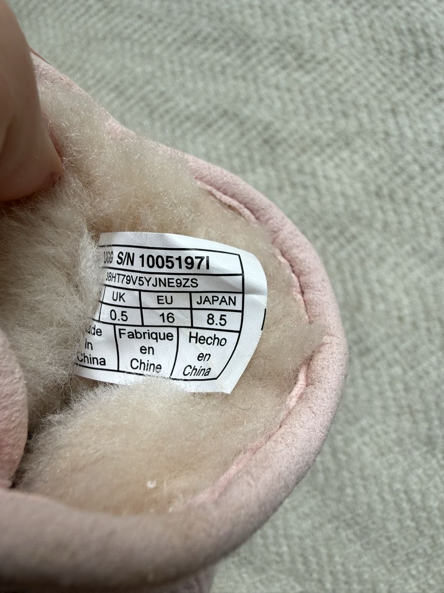 Ugg Scarpe per ragazzi: UGG Baby Booties 16 Neu – Nuovo (secondo la descrizione) da Zürich venduto da WomenMenKidsClothes 3