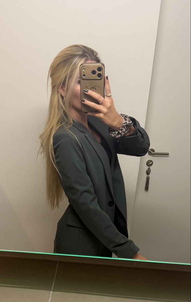 H&M Giacche: Damen Blazer Olivengrün – Nuovo (secondo la descrizione) da Dietikon venduto da meeelissaa 1