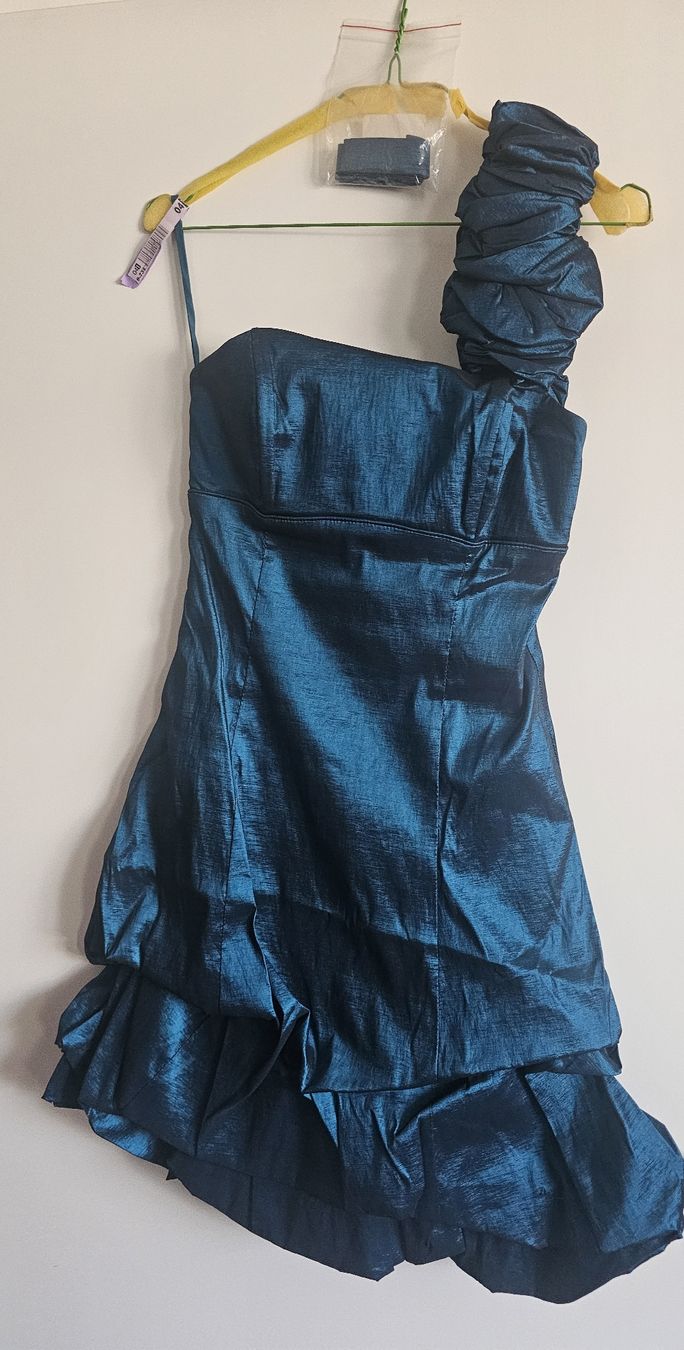 Robes: Abendkleid blau Grösse 38 neuwertig – Neuf (Voir description) à Alpnach Dorf par kar_7try