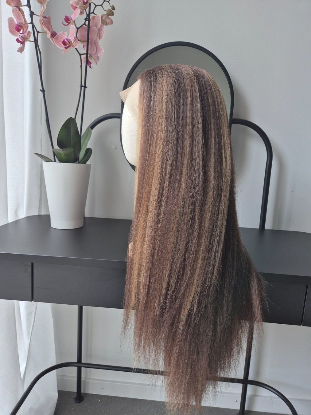 Parrucche: Neue Kunsthaar Perücke. New wig – Nuovo e nell'imballaggio originale da Zürich venduto da pla_tm9w 1