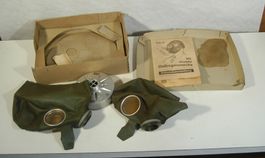 Gasmasken Set Deutsche Volksgasmaske DM37 mit Zubehoer