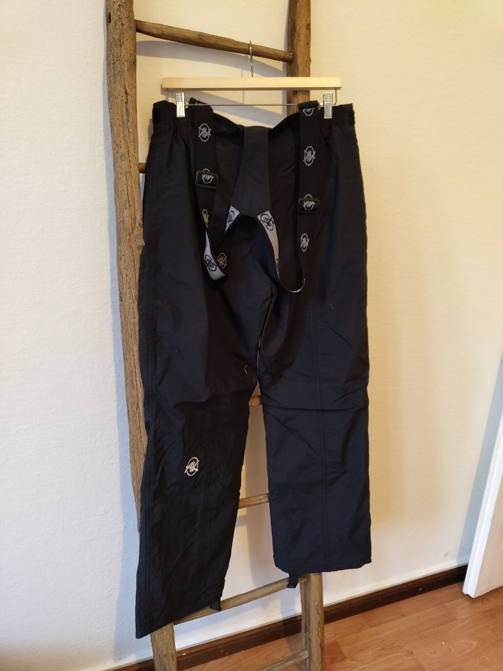 Hosen: Pantaloni da sci AK – Gebraucht aus Biasca von val_camo93 1