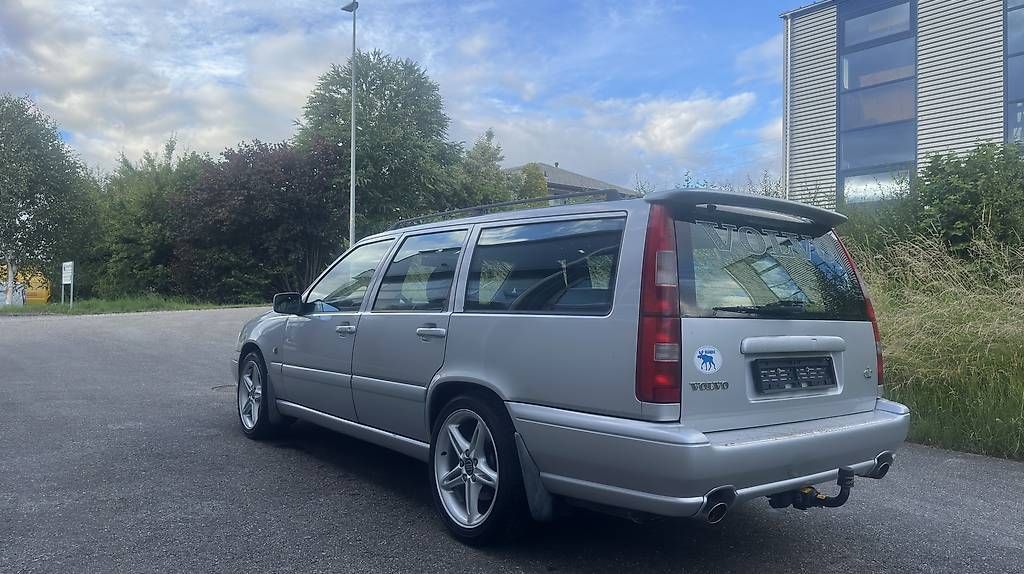 Automobili: Volvo V70 T-5 R AWD – Usato da Niederbipp venduto da c.zgraggen 1