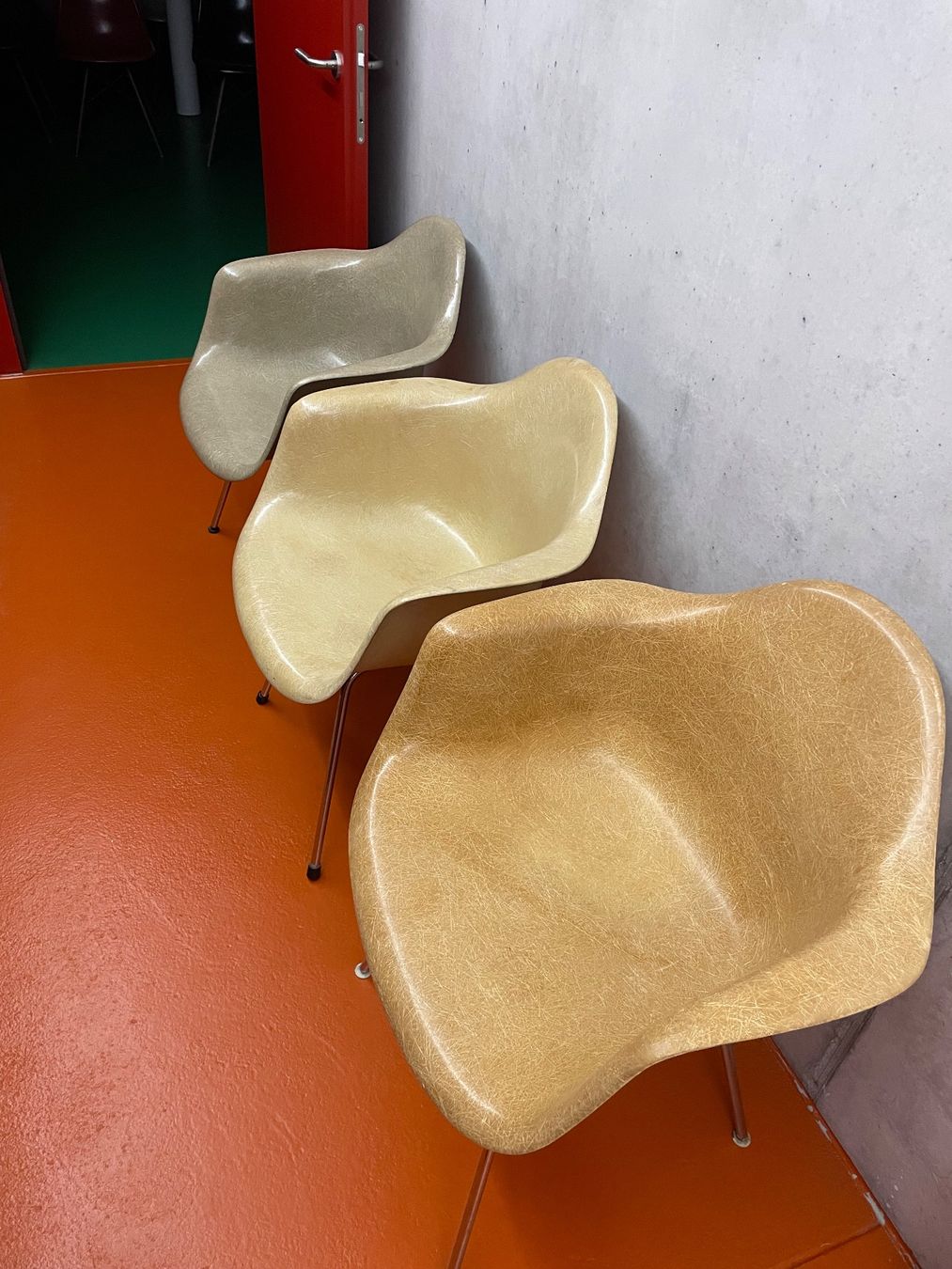 Eames Sedie: Eames Schaukelstuhl schwarz – Usato da ipsach venduto da Latigo 7