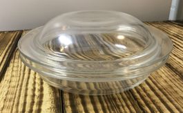 Glasgeschirr, Flache Schüssel mit Deckel