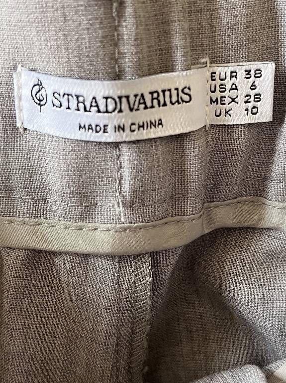 Pantaloni: Graue weite Hose von Stradivarius, Gr. M – Usato da Zürich venduto da Imaime 2