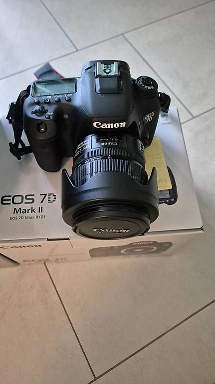 Canon Fotocamera: Canon EOS 7D Mark II mit Objektiven – Usato da Oberwil BL venduto da jae_s6s8 3