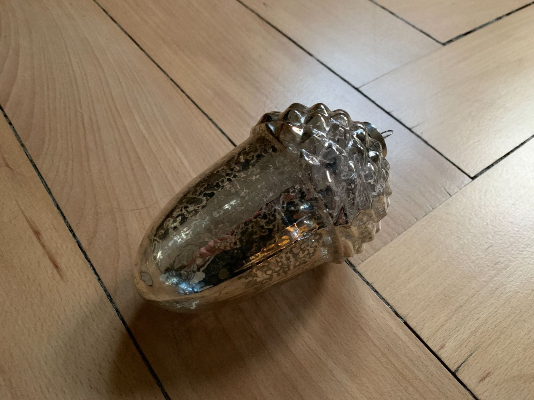 Interio Alle Dekorationen: INTERIO - Glas Tannenzapfen Dekokugel – Gebraucht aus Zürich von Diazaio