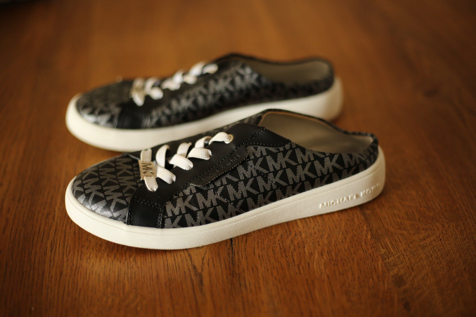 Michael Kors Scarpe da donna: Schwarze Michael Kors Damen Sneaker Grösse 36 – Usato da Ruswil venduto da deb_w5rv 1
