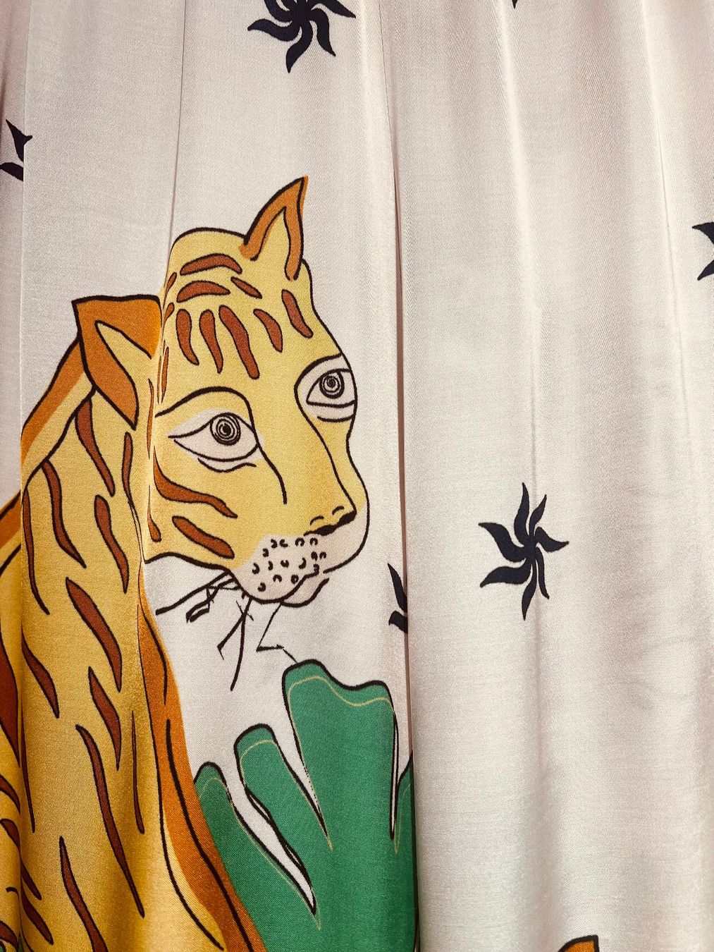 Pantalons: Gerade fallende "Tigerhose" mit Seide – Neuf avec emballage d'origine à Zürich par Naebeli 4