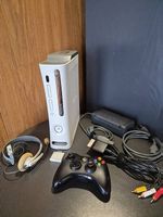 Xbox 360 60GB Konsole, 1 Controller + Headset, 11 Spiele