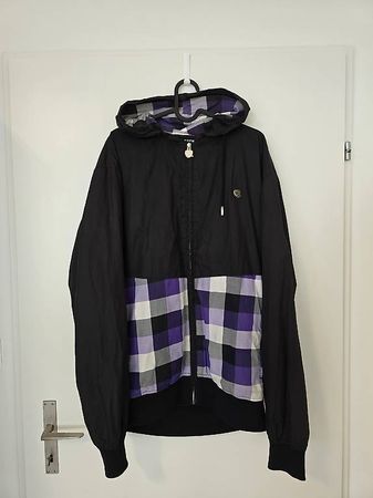 Schwarze Kapuzenjacke mit Karomuster, Gr. L