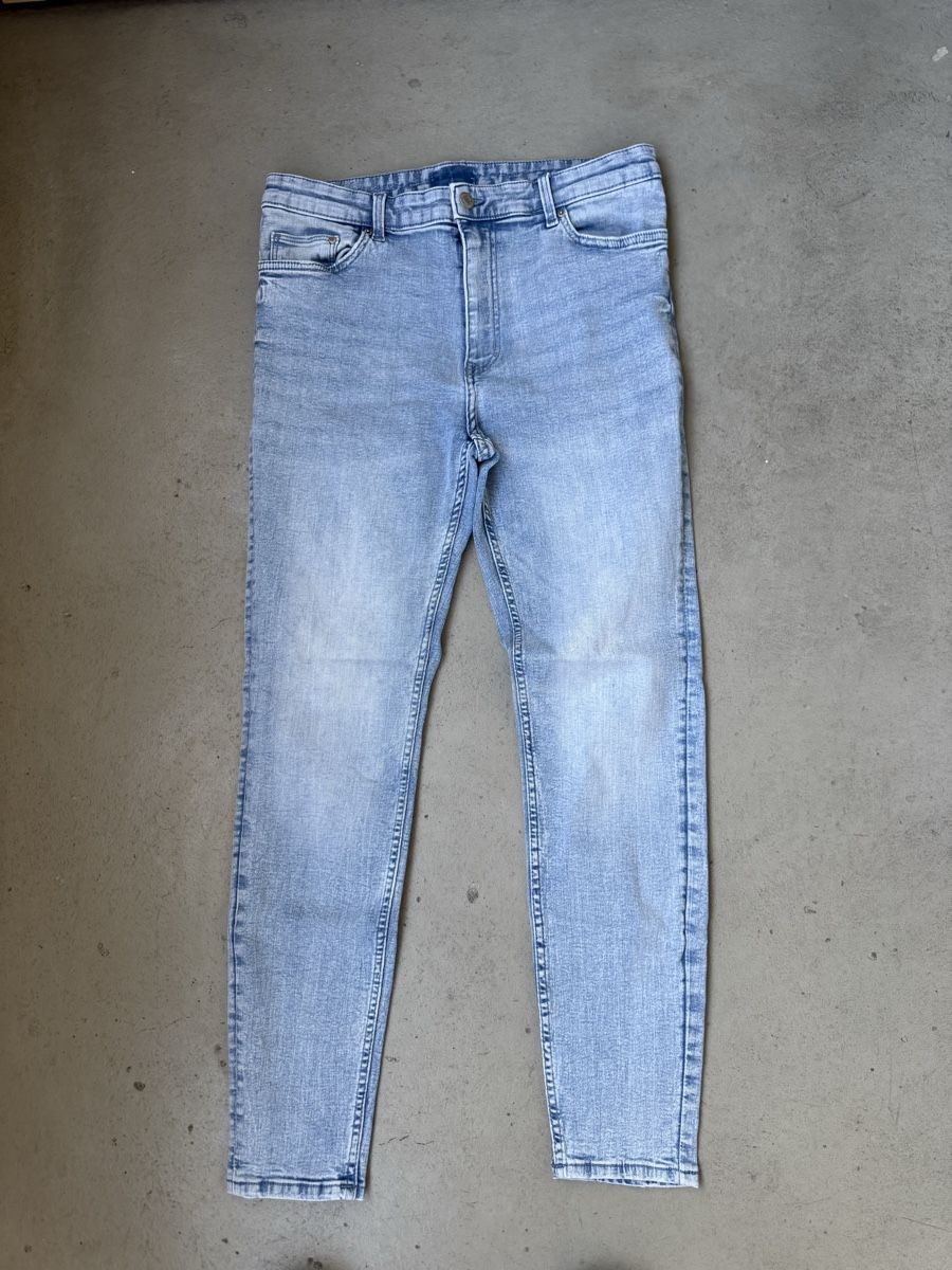 H&M Jeans: Damen Jeans hellblau Grösse 40 Bundmass 44 cm – Usato da Neuhausen venduto da rom_zrr2