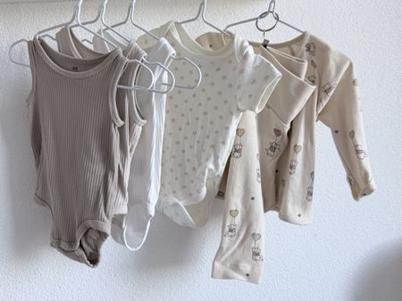 Baby Kleidung Set H&M Bodys und Oberteile gebraucht