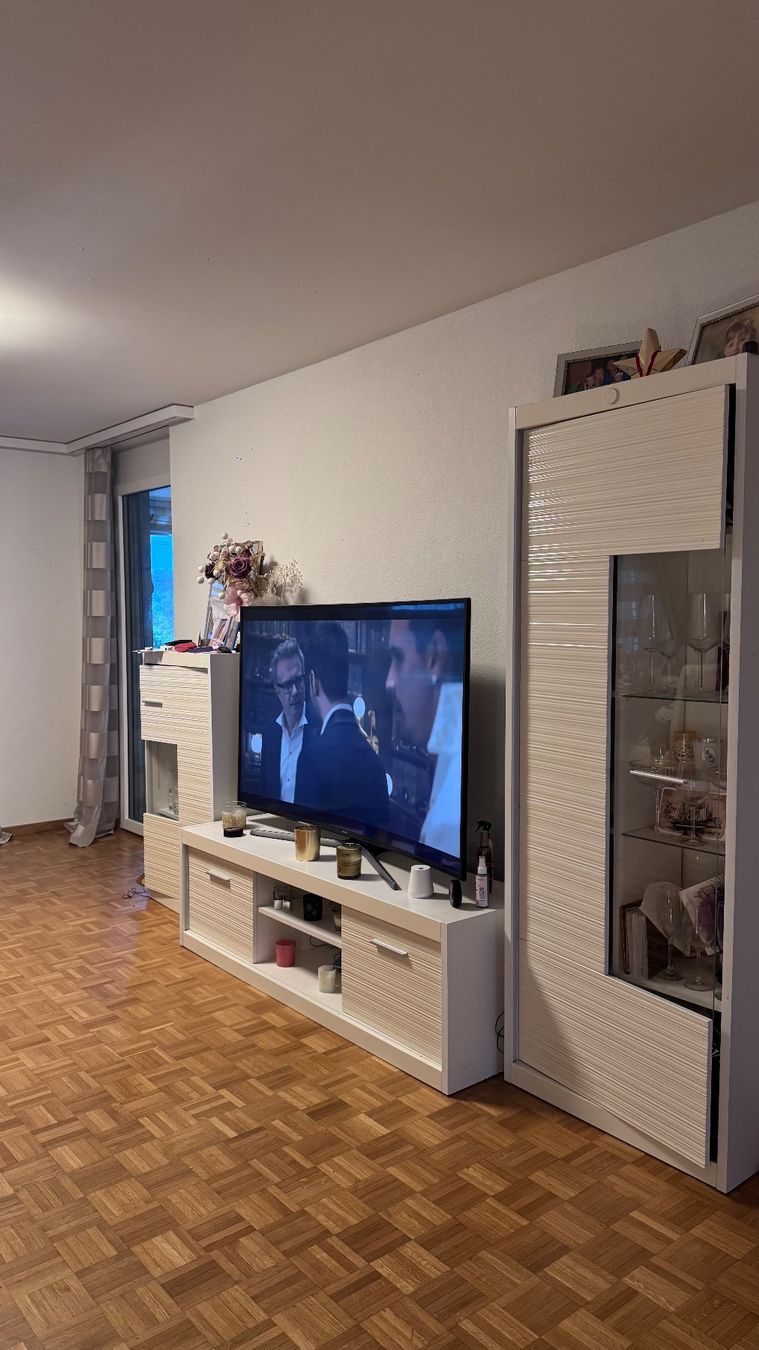 Vitrines: Wohnwand mit Vitrine – D'occasion à Bellikon par olg_pwp5