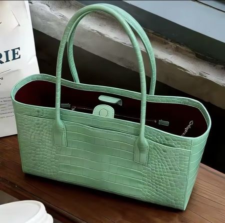 Sac cabas motif croco vert menthe état neuf état neuf