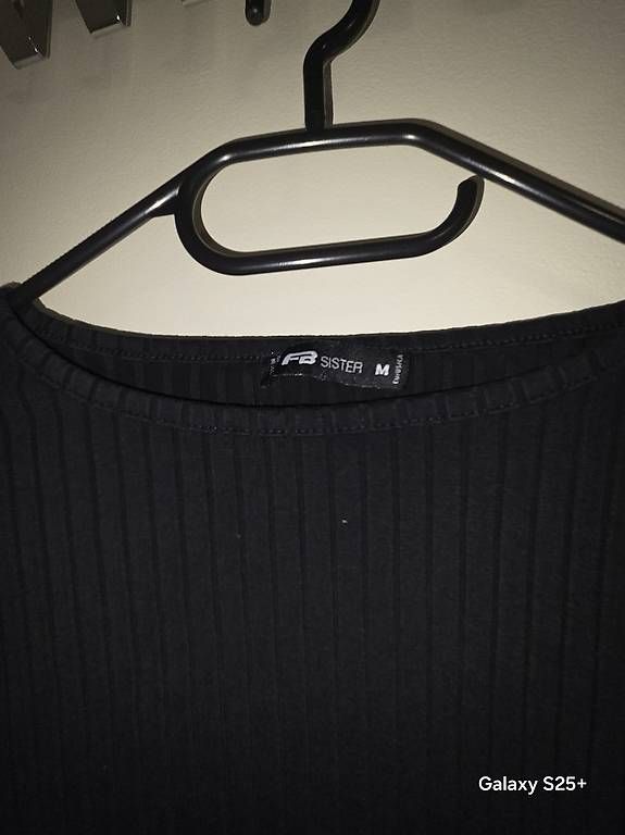 Maglioni & Felpe: Langarmshirt mit Rückenausschnitt – Usato da St. Gallen venduto da ruz_t5lk 2