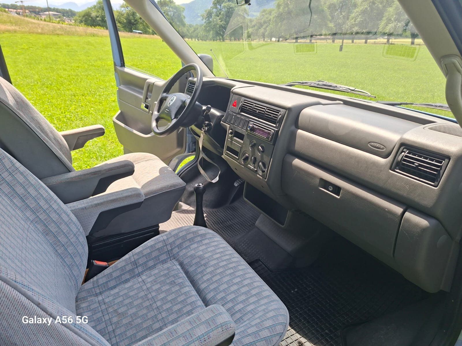 VW Automobili: Vw T4 2.5 TDI Multi-Transporter-Camper mit erst 168.300 Km – Usato da Fläsch venduto da Levanti25 4