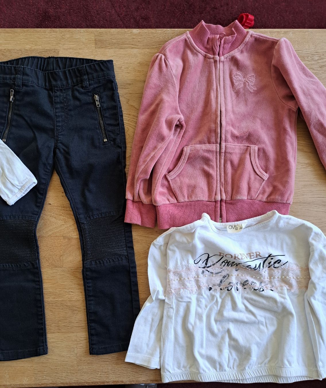 Kleiderpakete & -sets: Mädchen Kleiderpaket, Grösse 98 – Gebraucht aus Bergdietikon von Staphylococcus 2