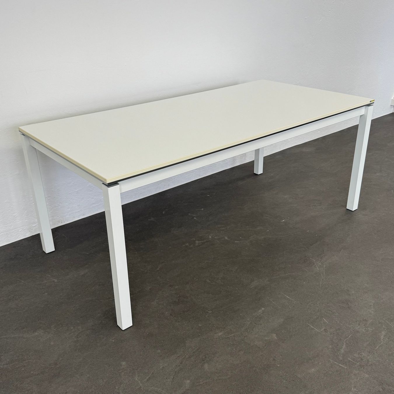 Scrivanie: Office Line Basic Schreibtisch – Usato da Schönenwerd venduto da mcofficeshop 1