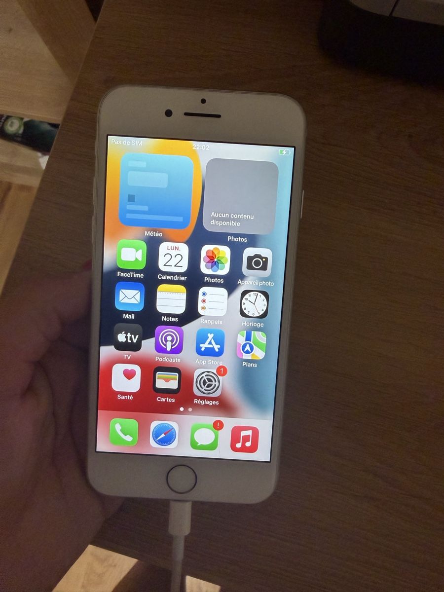 Apple Portables: iPhone 8 gris clair  – D'occasion à Le Locle par Mayd_h 2