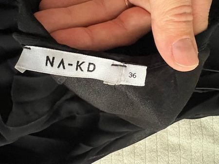 Sommerliches, leichtes Kleid von NA-KD, Gr. 36, Schwarz