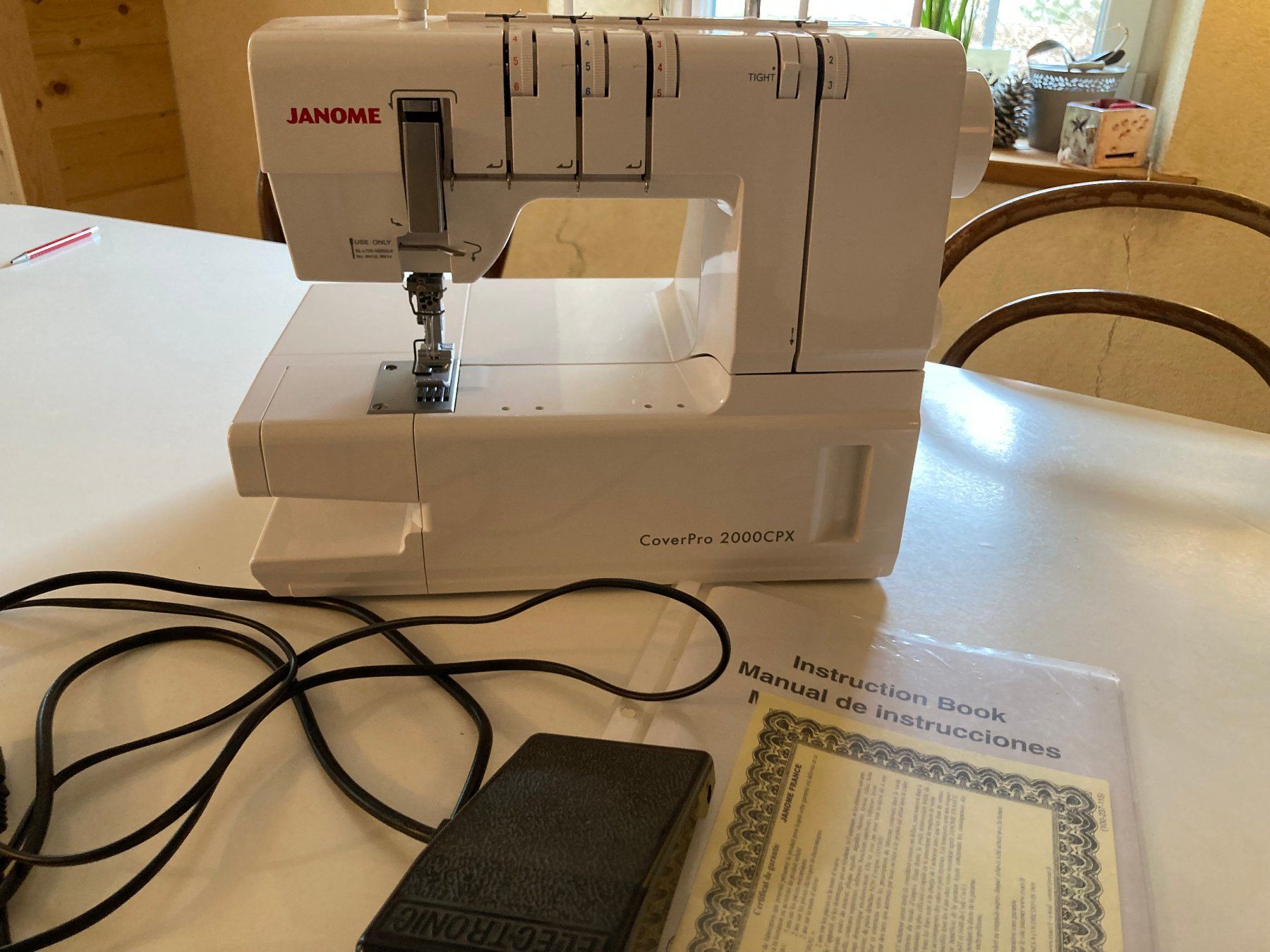 Janome Nähmaschinen: Janome Cover Pro 2000CPX Recouvreuse – Gebraucht aus Le Lieu von ptitcocon