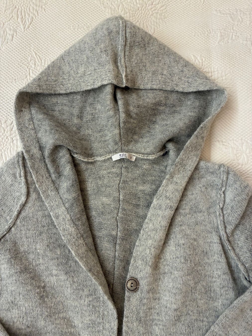 Esprit Giacche: Esprit edc Strickjacke gr. S grau mit Kapuze – Usato da Amriswil venduto da Fisch79 1