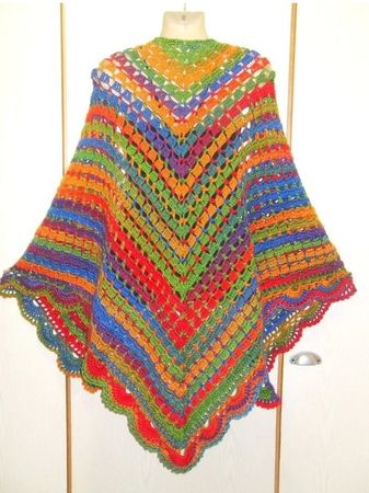 Handmade Häckel-Stola Schal Foulard Poncho Umhang Dreieck