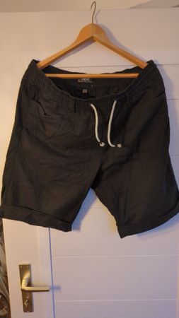 Schwrze kurze Stoffhosen von bpc, Grösse 54