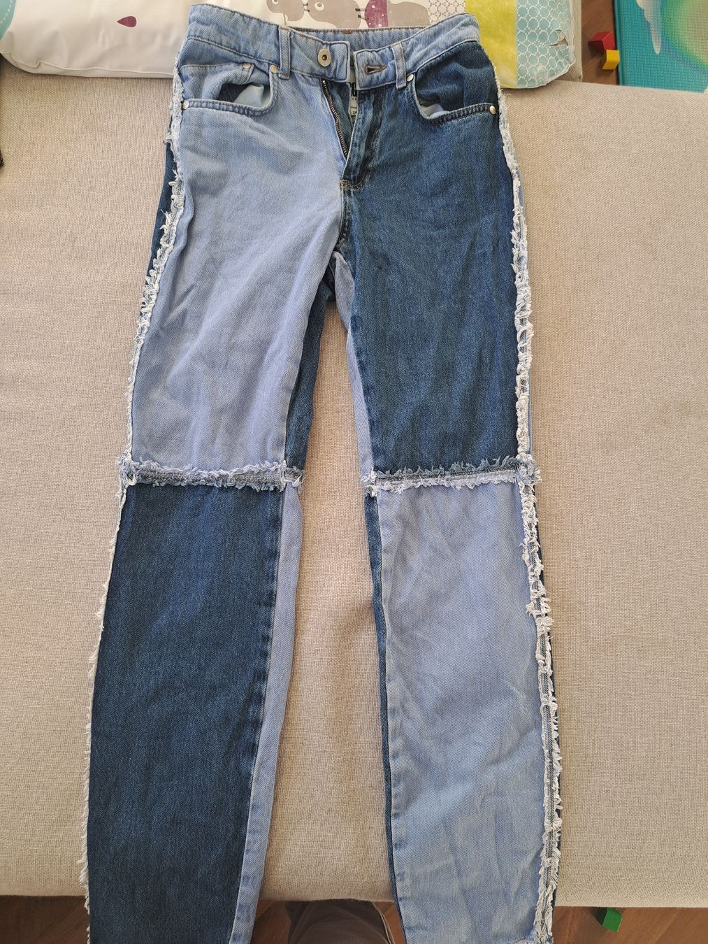 Jeans: Ragged Jeans Patchwork Damen Grösse 24 👖 – Usato da Triesenberg venduto da Anastasia26