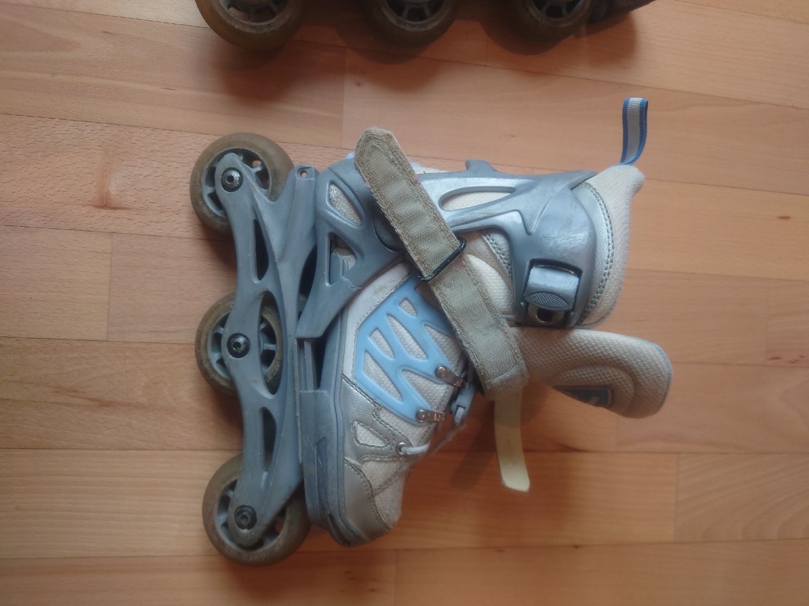 Pattini in linea & Pattini a rotelle: Rollerskates/Inlineskates von Rollerblade – Usato da Boningen venduto da Swyt 1