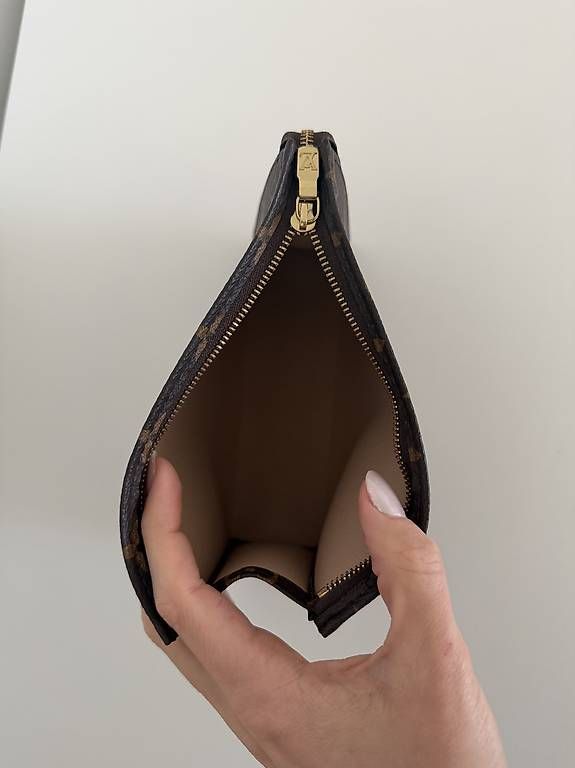 Custodie per cosmetici: Louis Vuitton Poche Toilette 19 Monogram – Usato da Basel venduto da Ohschaumal 4