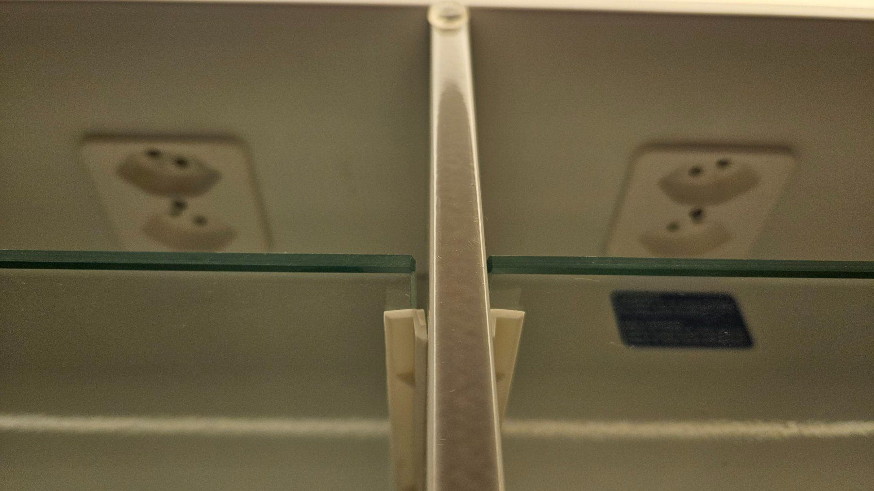 Armadietti a specchio: Doppel-Spiegelschrank mit Beleuchtung – Usato da Frick venduto da Personalmente 3