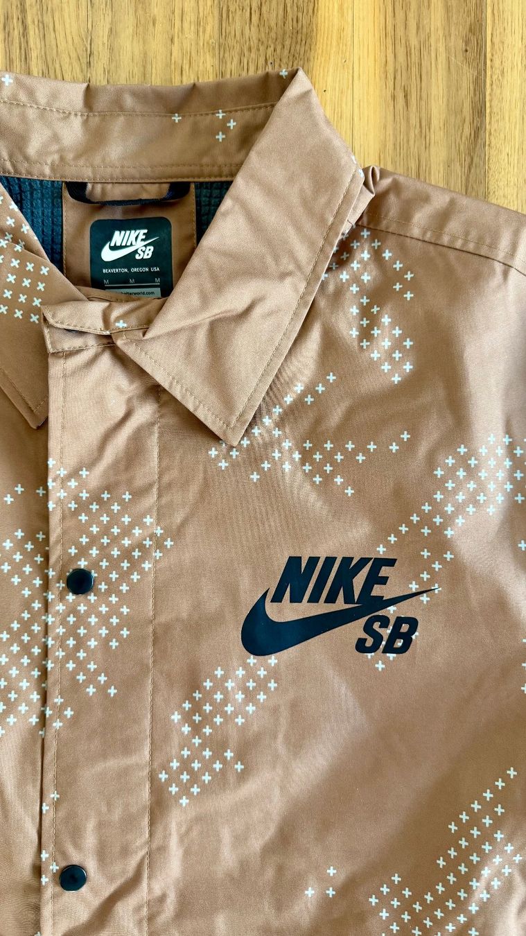 Giacche: NIKE SB ASST COACHES JACKET ALE BROWN – Usato da Schlieren venduto da coolgearonly 6