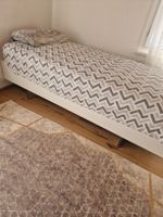 Bettgestell mit Lattenrost und Matratze weiss 90x200cm neu