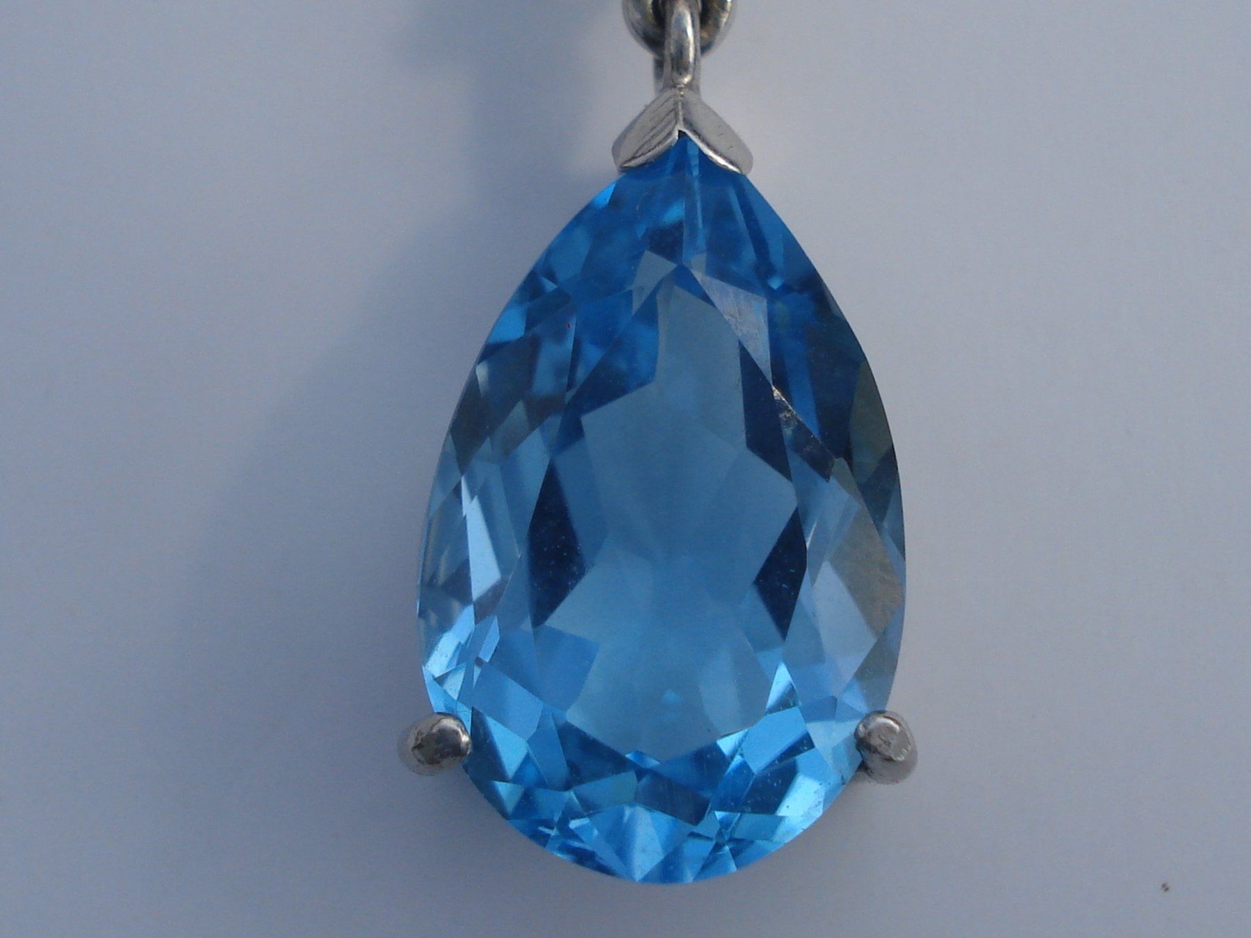 Ketten: Kette Weissgold 750 mit Topas – Gebraucht aus Basel von art.basel 1