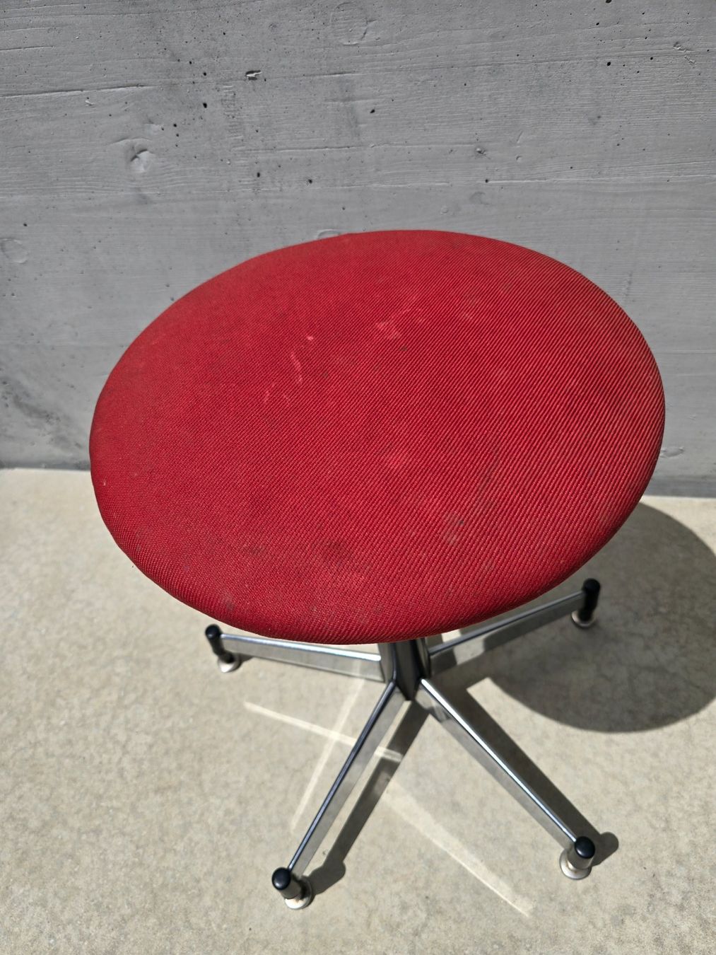 Hocker: Industrie-Arbeitshocker rot Industriedesign vintage – Gebraucht aus Zofingen von Loop_ReSale 2