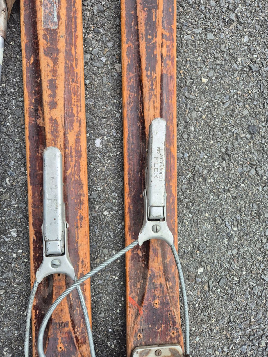 KlipSki Porte-Skis Et Bâtons Noir (la Paire) – Super Pratique, Rapide, Pour Tous (Petits Et Grands !)