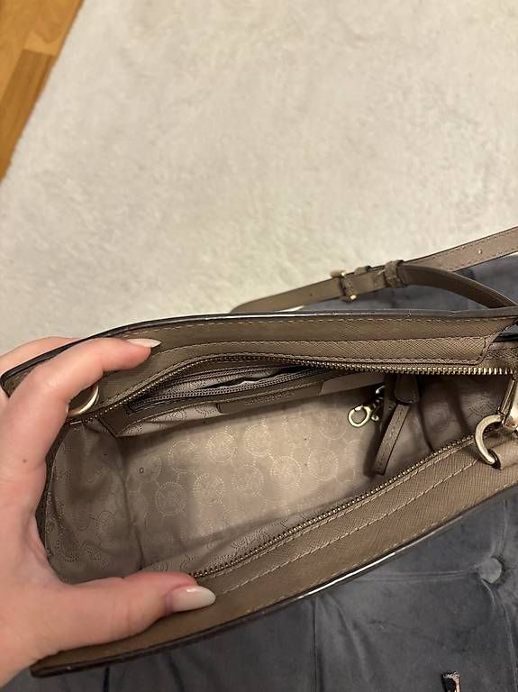 Taschen für Damen: Michael Kors Umhängetasche – Gebraucht aus Toffen von _celine.tra 1