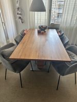Nussbaum-Esstisch von Möbel Pfister, mit 6 Stuhl