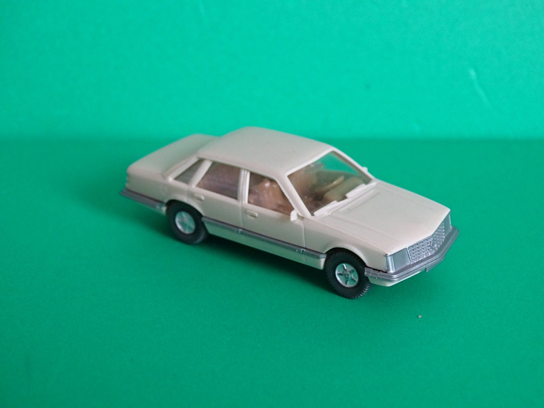 Wiking Modellini d'auto: Opel Senator von Wiking 1/87 – Usato da Bretzwil venduto da Meex 1