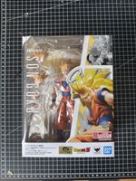BANDAI SH Figuarts Son Goku Dragon Ball Z Figur mit Zubehör