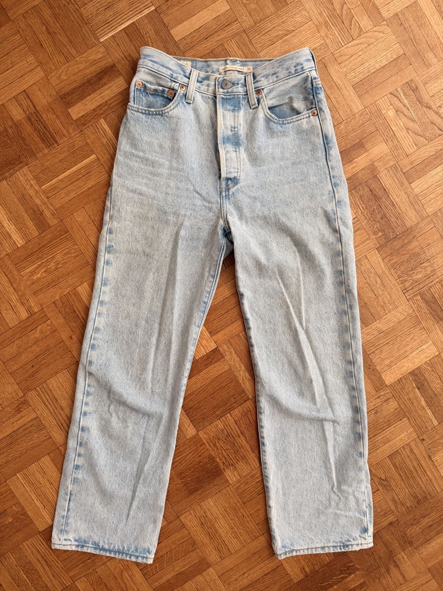 Levi's Jeans: Levi‘s Ribcage Straight Ankle 25 – D'occasion à Zürich par huegliariane