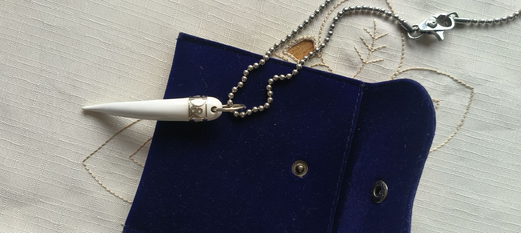 Dolce & Gabbana Catenine: D&G Kette mit Anhänger – Usato da Beringen venduto da Holly.80 2