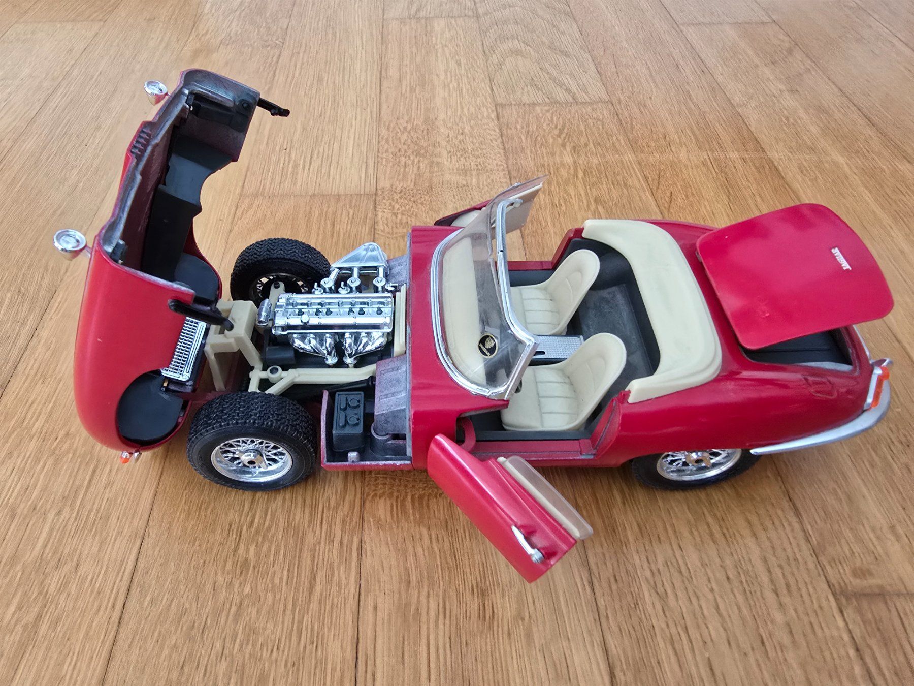 Jaguar Modellini d'auto: Modellauto Jaguar E Cabriolet, 1961 von Bburago – Nuovo (secondo la descrizione) da Rafz venduto da Domimir 6