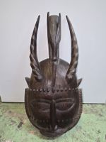 Afrikanische Holzmaske geschnitzt dunkelbraun antik (T3)