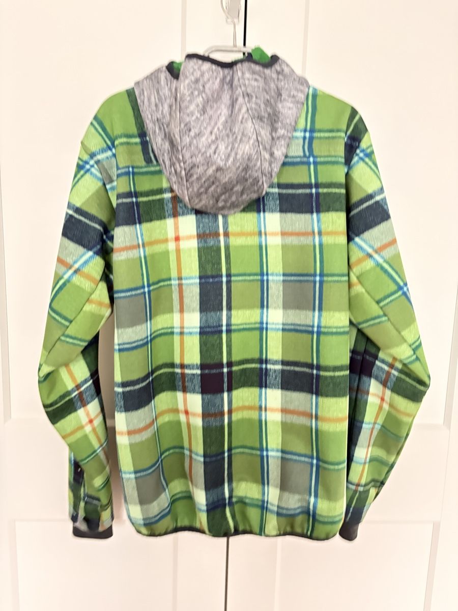 Jacken: Crazy Idea Herren SoftshellKapuzenjacke Herren M – Gebraucht aus Tuggen von sunny715 1