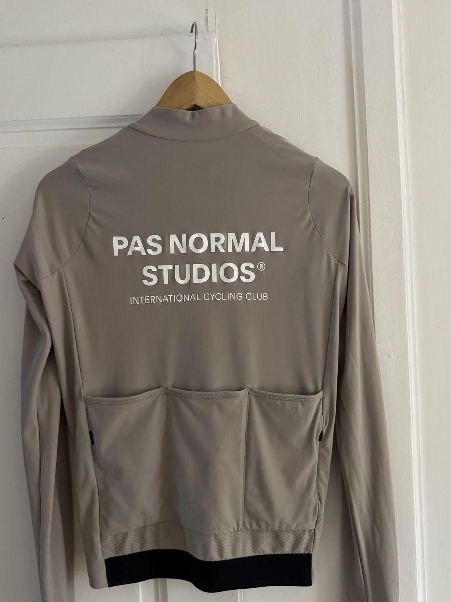 Pas Normal Studios Leibchen & Hosen: Pas Normal Studios -  Mechanism Long Sleeve Jersey – Neu (gemäss Beschreibung) aus Diesse von second_life 2