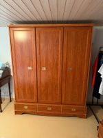 Grosser Kleiderschrank mit 3 Türen und Schubladen